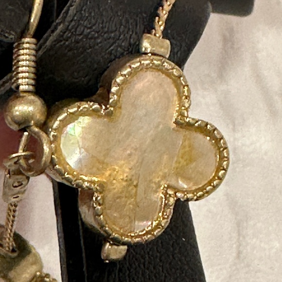 NWT Bijou Brigette Shell & Gold Long Necklace & Dangle Earrings Set - Picture 12 of 12